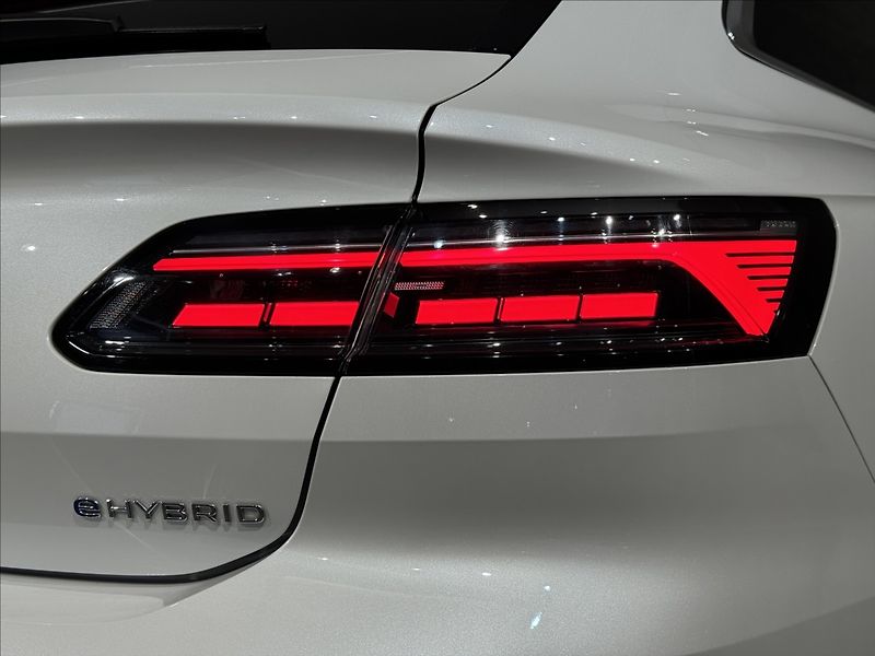 Volkswagen Arteon Shooting Brake 1,4 TSi  DSG eHybrid R-line 36 - fotka 13 z 48