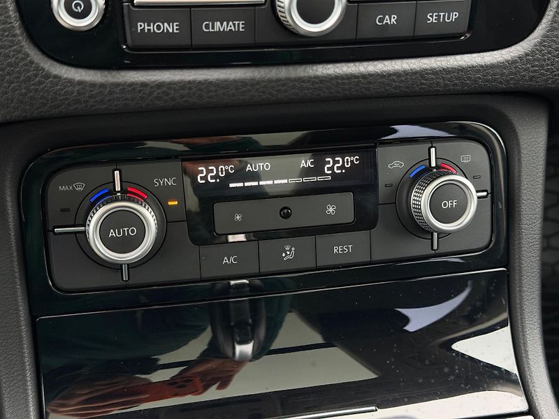 Volkswagen Touareg  3.0 V6 TDI BMT 8TT - fotka 16 z 34