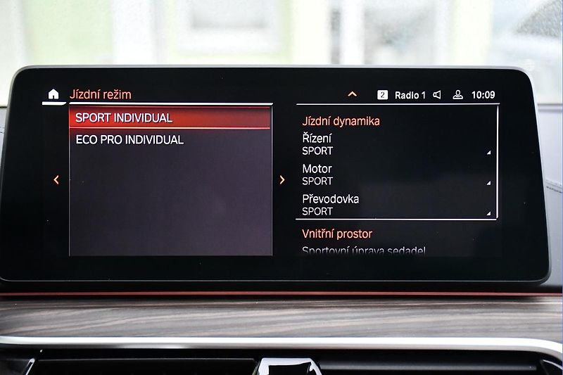 BMW Řada 5 540i xD LUXURY HUD REZERVACE - fotka 35 z 46