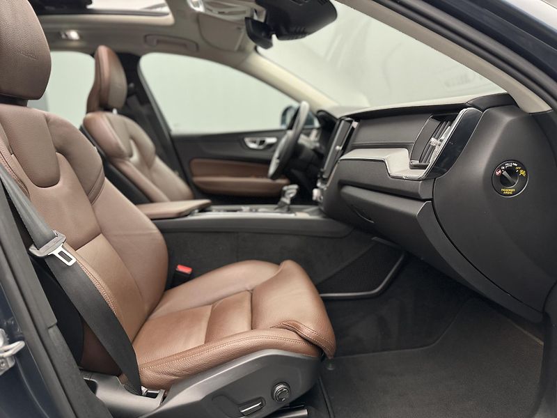 Volvo XC60 D5 AWD INSCRIPTION AUT CZ - fotka 22 z 42