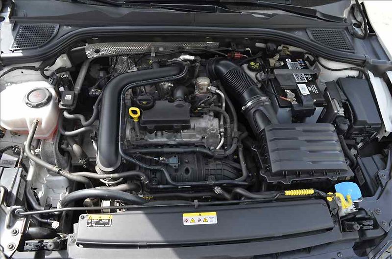Volkswagen Golf (2021) KOMBI 1,0 TSI - fotka 8 z 20