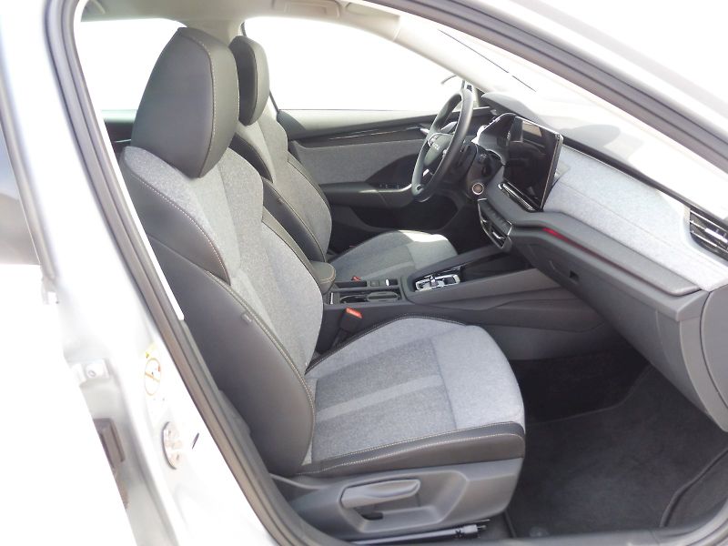 Škoda Octavia (2025) Combi Top Selection 2,0 TDI 11 - fotka 9 z 29