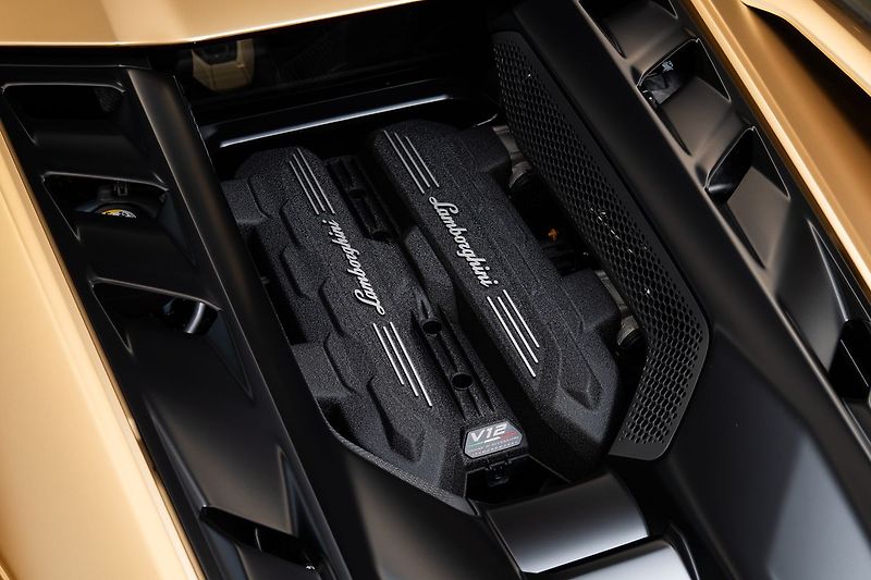 Lamborghini Revuelto - fotka 18 z 22