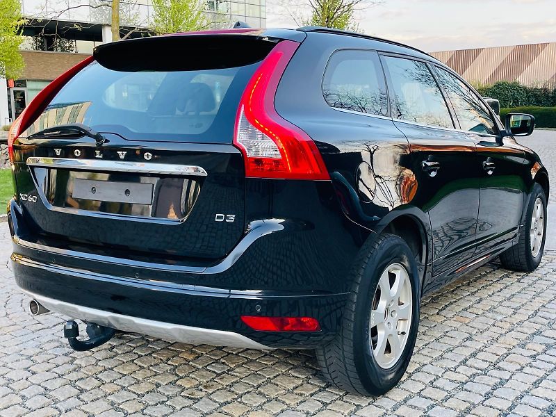 Volvo XC60 2.0D 5VÁLEC AUT TAŽNÉ VÝHŘEV - fotka 13 z 50