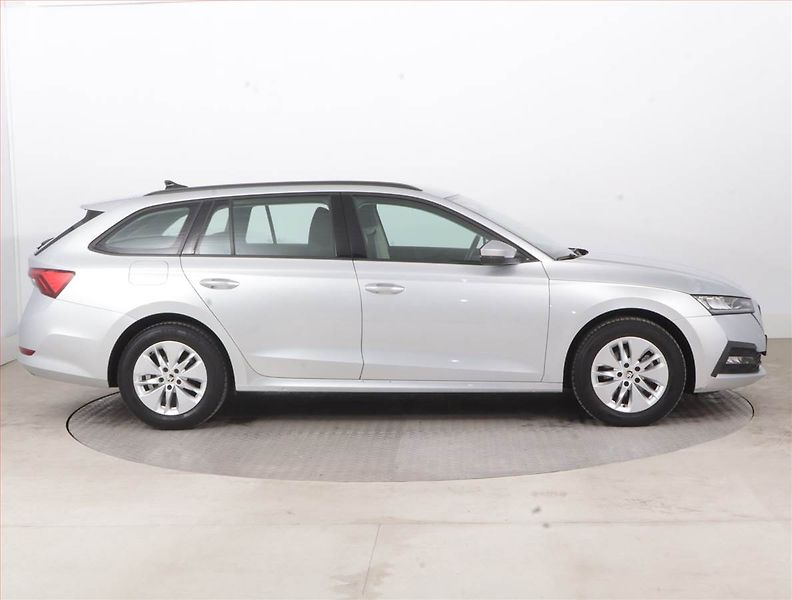Škoda Octavia (2023) Ambition 2.0 TDI - fotka 6 z 15