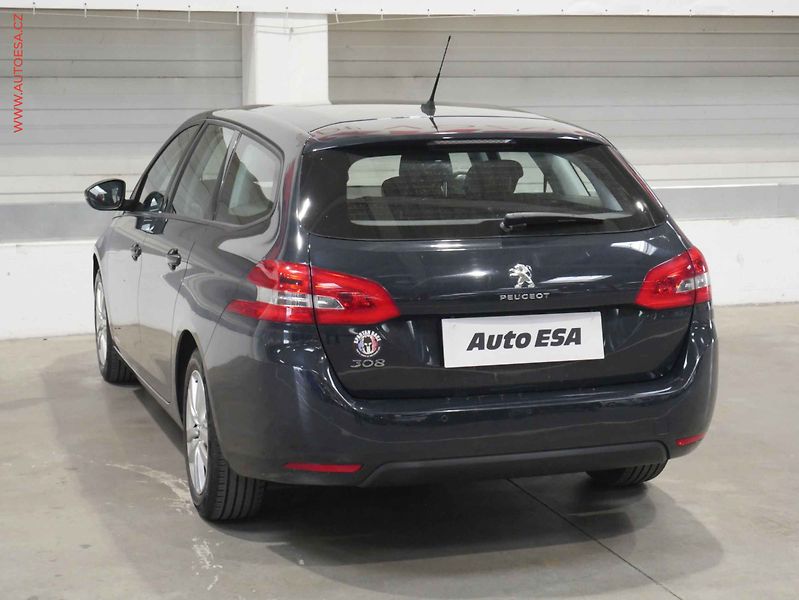 Peugeot 308 (2018) 1.2PT, 1.maj,ČR - fotka 4 z 19