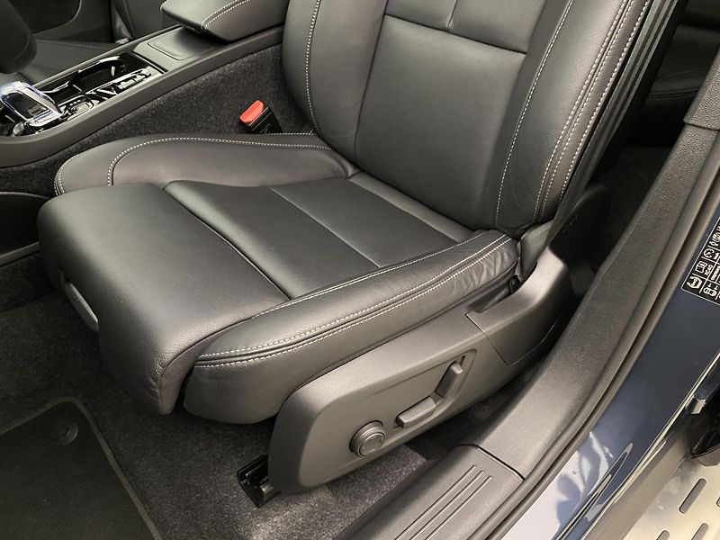 Volvo XC40 B4 DARK ULTRA AUT CZ - fotka 25 z 56