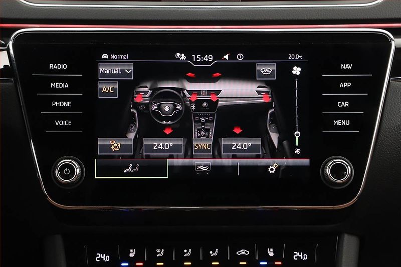 Škoda Superb (2022) Laurin&Klement 1.5 TSI - fotka 17 z 20