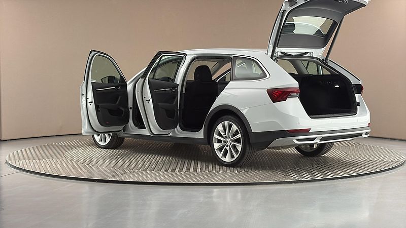Škoda Octavia 2.0 TDI DSG 4x4 Scout Combi - fotka 7 z 28