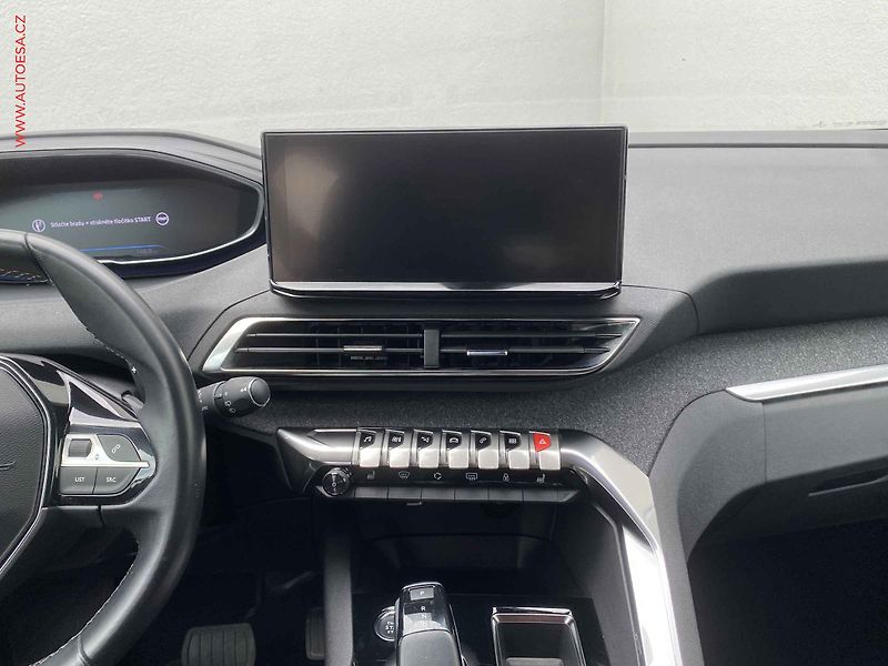 Peugeot 3008 (2022) 1.5 HDi, Allure, AT, navi - fotka 12 z 17