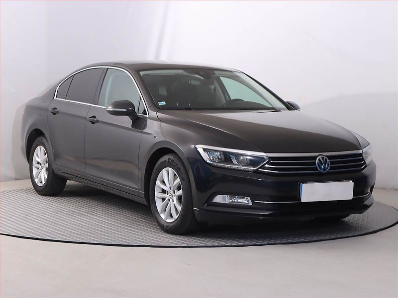 Volkswagen Passat (2018) Comfortline 2.0 TDI, Automat - fotografie inzerátu