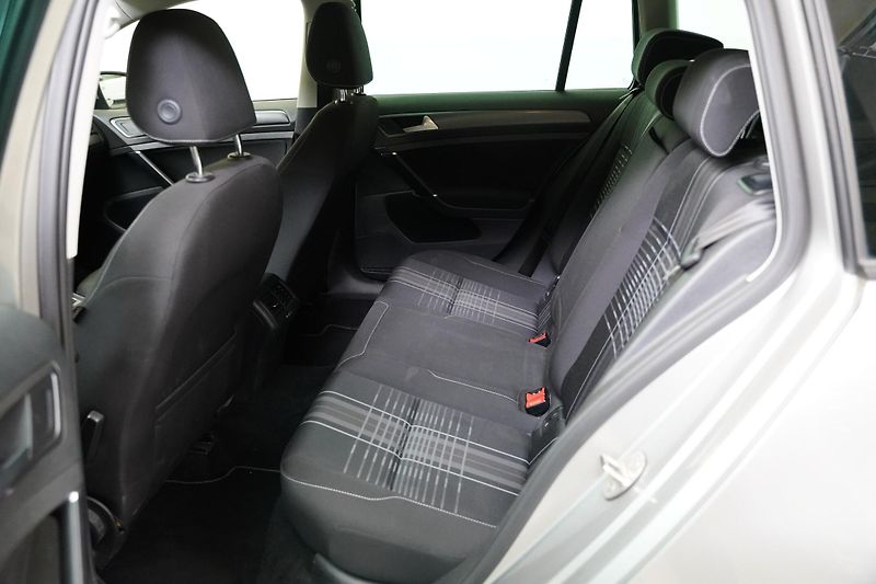 Volkswagen Golf - fotka 22 z 23