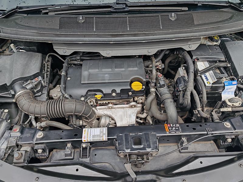 Opel Zafira 1.4 active Tourer - fotka 22 z 24