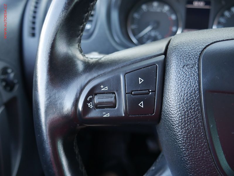 Škoda Fabia (2013) 1.2 TSi, ČR, Elegance - fotka 12 z 21