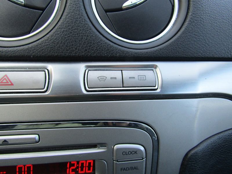 Ford S-MAX (2008) 1.8 TDCi 92kW  7 MÍST - fotka 31 z 35