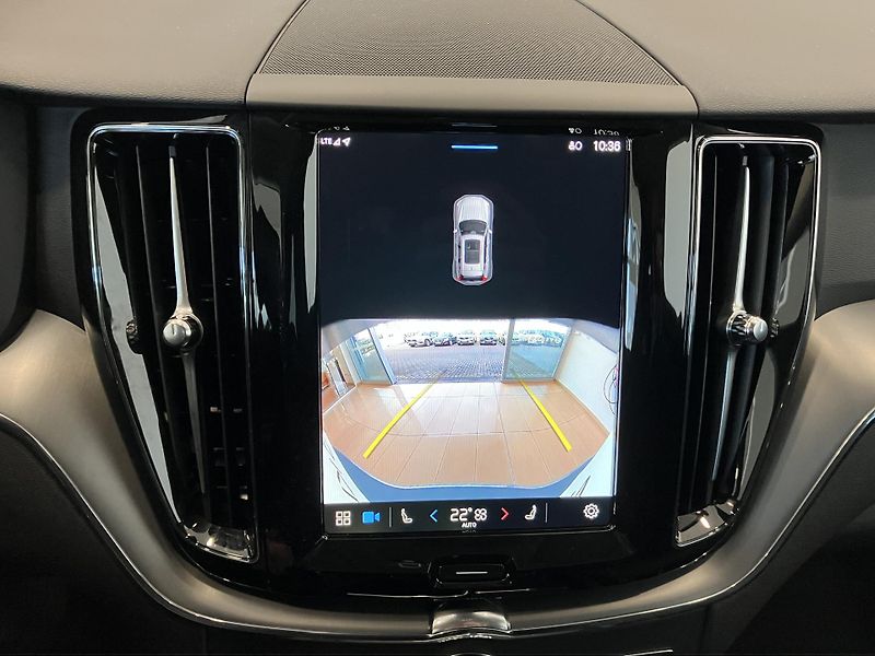 Volvo XC60 T6 eAWD Recharge Core, PANO - fotka 28 z 42