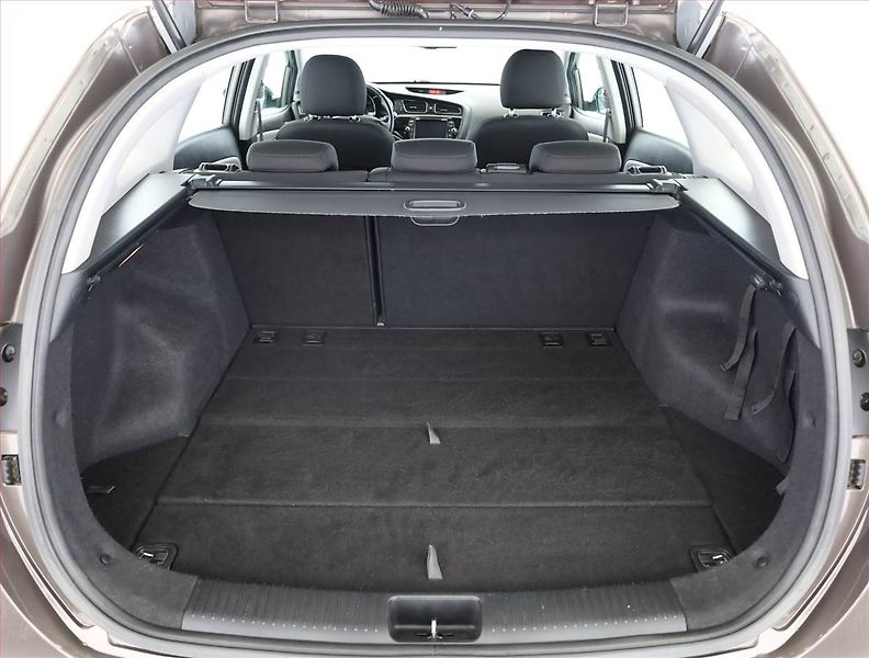 Kia Ceed (2014) 1.6 GDI, Navi, Tempomat - fotka 16 z 17