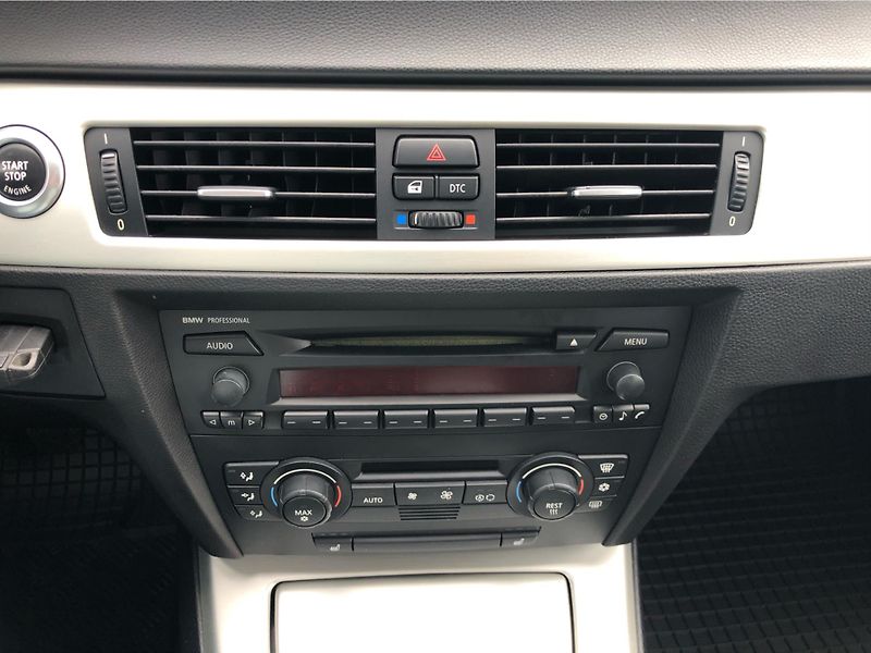BMW Řada 3 325i - fotka 20 z 29