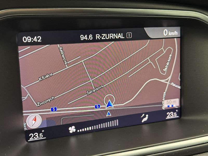 Volvo V40 T2 MOMENTUM AUT - fotka 33 z 41