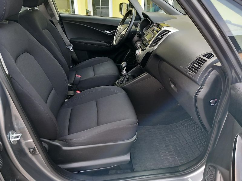 Hyundai ix20 (2014) 1,4CRDi SERVISKA VYHŘ.SEDADLA - fotka 22 z 43