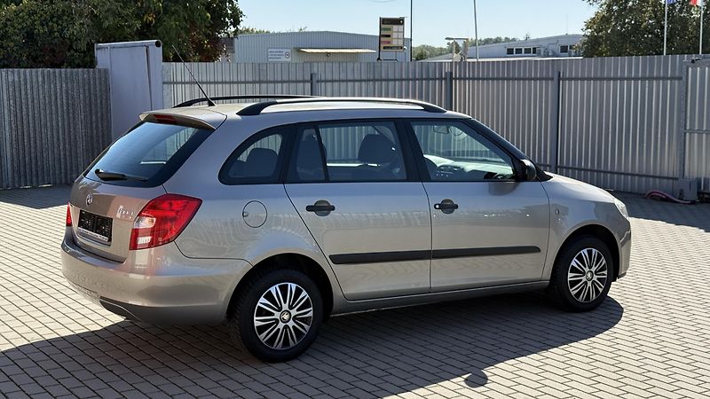 Škoda Fabia (2010) 1.4 16V*63kW*COOL-EDITION*TOP* - fotka 4 z 27