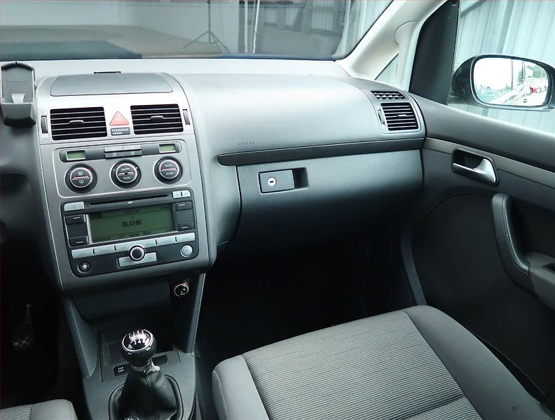 Volkswagen Touran (2007) Comfortline 1.9 TDI, po STK - fotka 8 z 15
