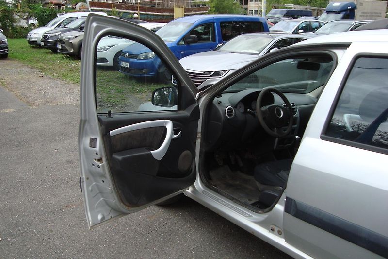 Dacia Logan (2009) 1.5 DCi - fotka 26 z 44