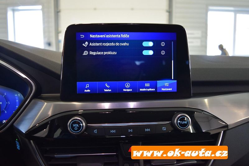Ford Kuga 1.5 EBLUE TITANIUM 56 000 KM - fotka 45 z 57