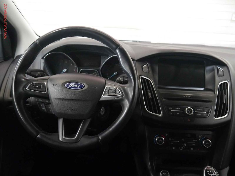 Ford Focus (2018) 1.5 TDCI, Klima - fotka 11 z 17