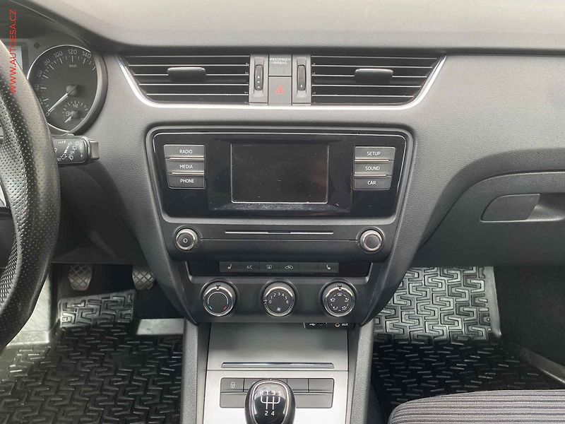 Škoda Octavia (2016) 1.6 TDi, ČR, Ambition, +kola - fotka 12 z 17