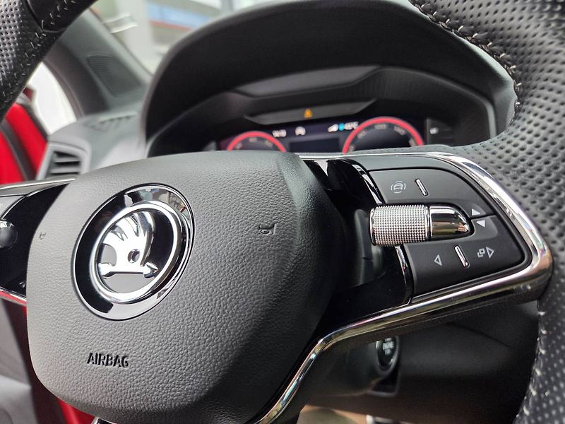 Škoda Karoq Sportline 1.5 TSI DSG tažné - fotka 21 z 45