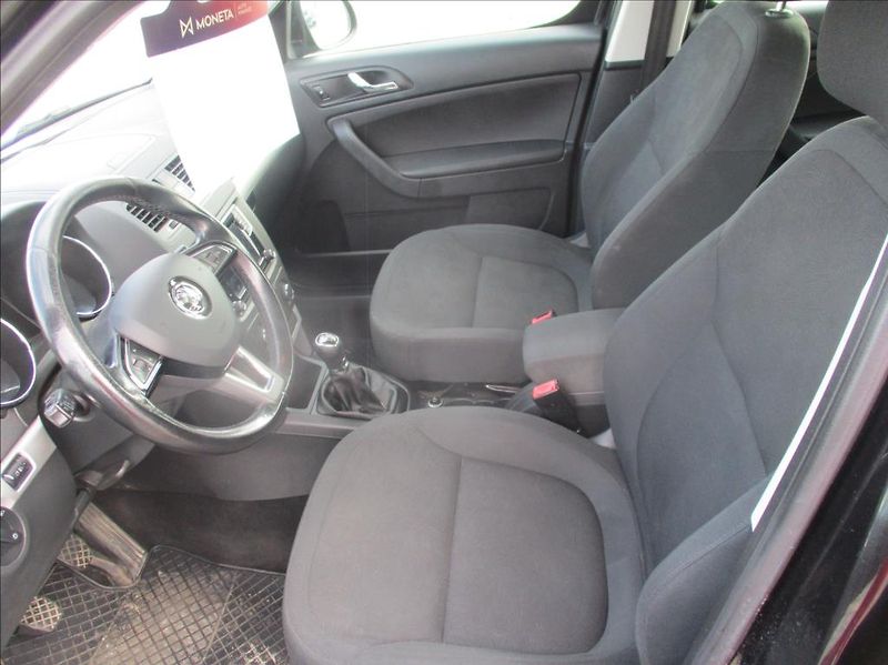 Škoda Yeti 1,2 TSI, klima, servis, tažné, - fotka 13 z 26
