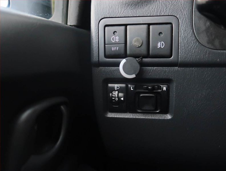 Suzuki Jimny (2012) 1.3 16V, 4X4 - fotka 15 z 17