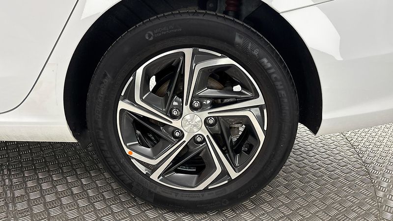 Hyundai i30 1.5 T-GDI Smart Kombi - fotka 19 z 24