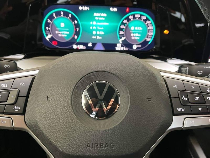 Volkswagen Golf (2022) Variant Life 1,0 TSI - fotka 16 z 20