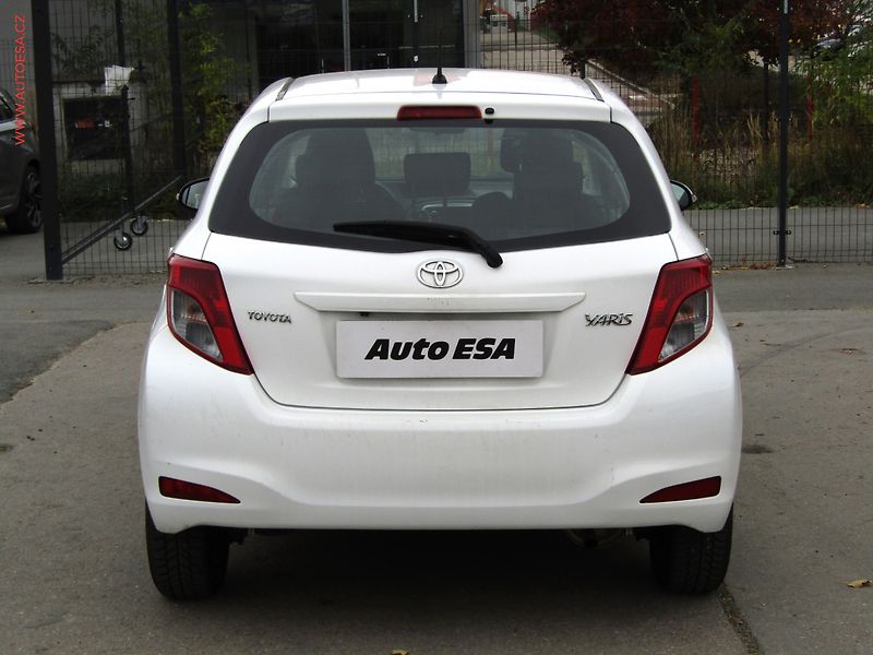 Toyota Yaris (2014) 1.0VVT-i, 2.maj,ČR, STK2/27 - fotka 5 z 17