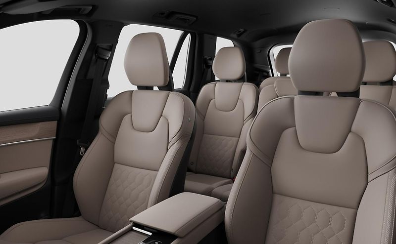 Volvo XC90 (2026) B5 AWD PLUS BRIGHT - fotka 12 z 17