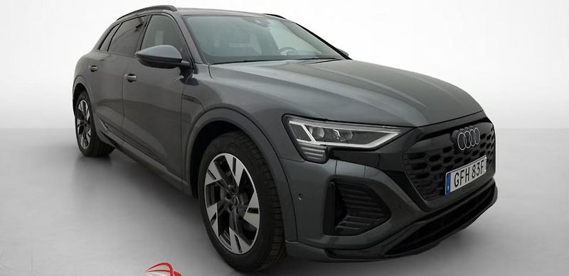 Audi Q8 e-tron 55 Q 360kam Vzduch Tažné Pano  - fotka 3 z 37
