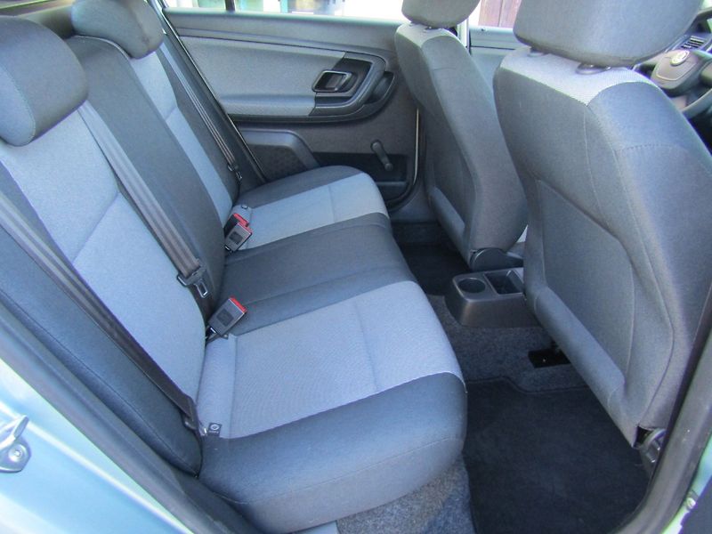 Škoda Fabia (2012) 1.2 12v 44kW ZIMNÍ PNEU - fotka 25 z 34