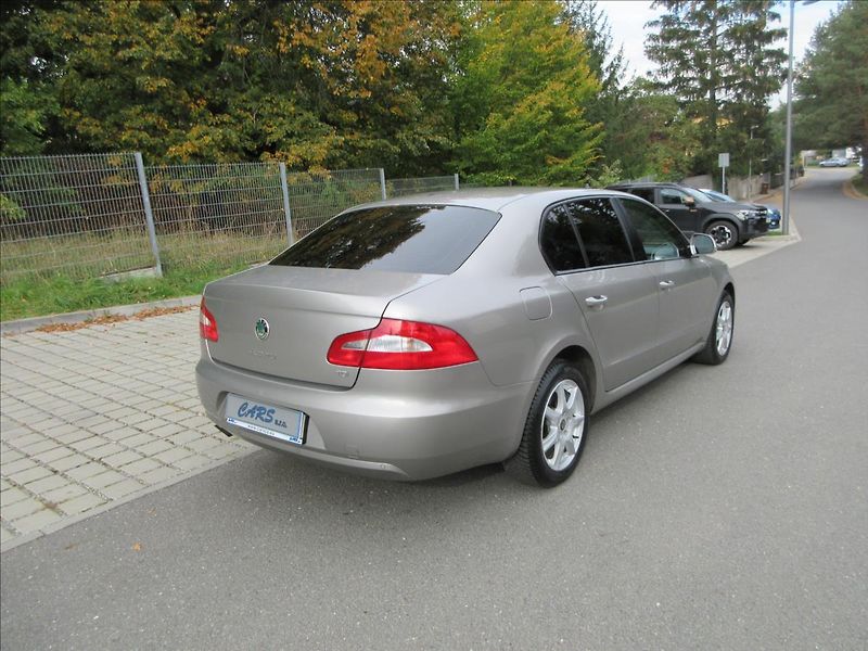 Škoda Superb 1,6 TDi, Nové ČR, 160 tis. Km! - fotka 9 z 27