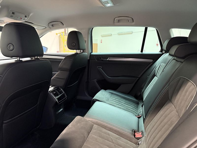 Škoda Superb 2.0 TDI 110kW Style Combi DSG - fotka 13 z 15