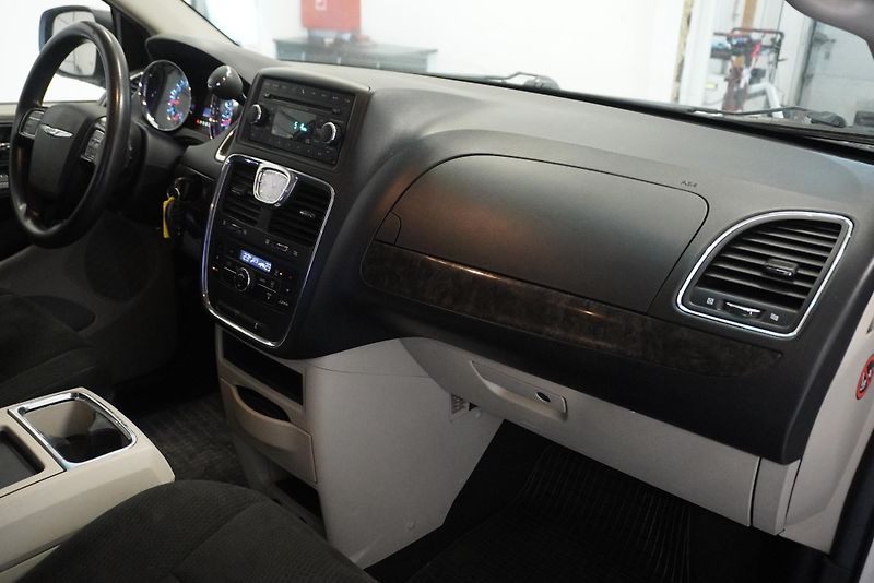 Chrysler Town & Country 3.6i TOWN&COUNTRY  4X4 AUTOMAT - fotka 23 z 36