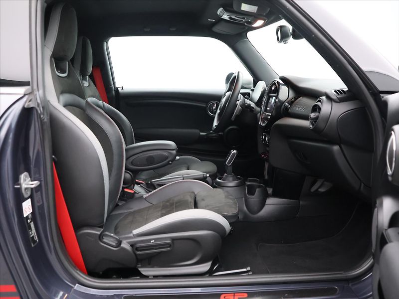 Mini Cooper 2,0 225kW JCW GP3 CZ DPH - fotka 12 z 32