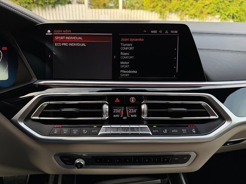 BMW X7 M50xD-R22-PANO-H&K-ČR-TOP STAV - fotka 30 z 53