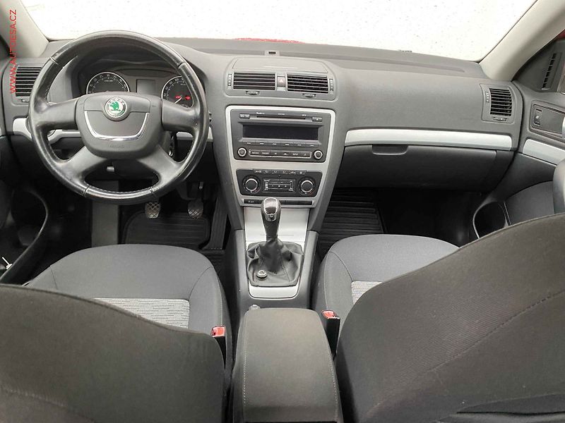 Škoda Octavia (2011) 1.6 TDi, ČR, AC, TZ, tempo - fotka 8 z 16