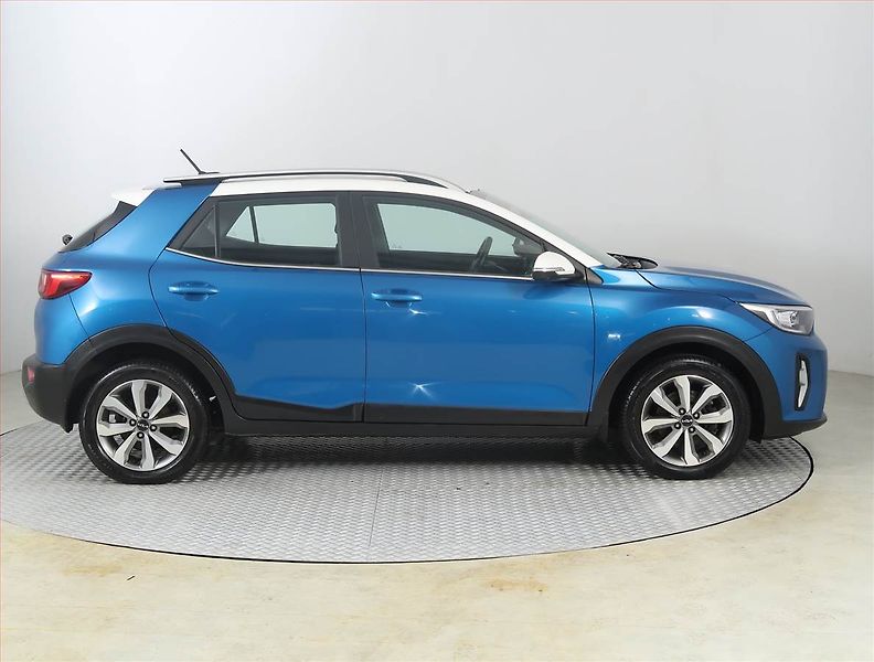 Kia Stonic (2023) Exclusive 1.0 T-GDI, EXCLUSIVE - fotka 6 z 21