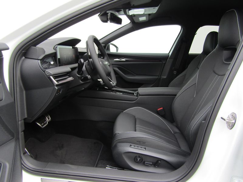 Škoda Superb (2026) Combi Sportline 2.0 TDI 142 kW - fotka 19 z 30
