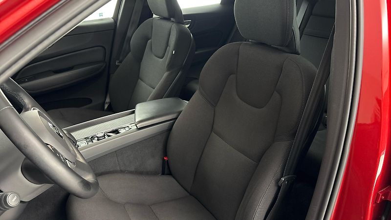 Volvo XC60 2.0 B4 AUT AWD Momentum Pro - fotka 14 z 28