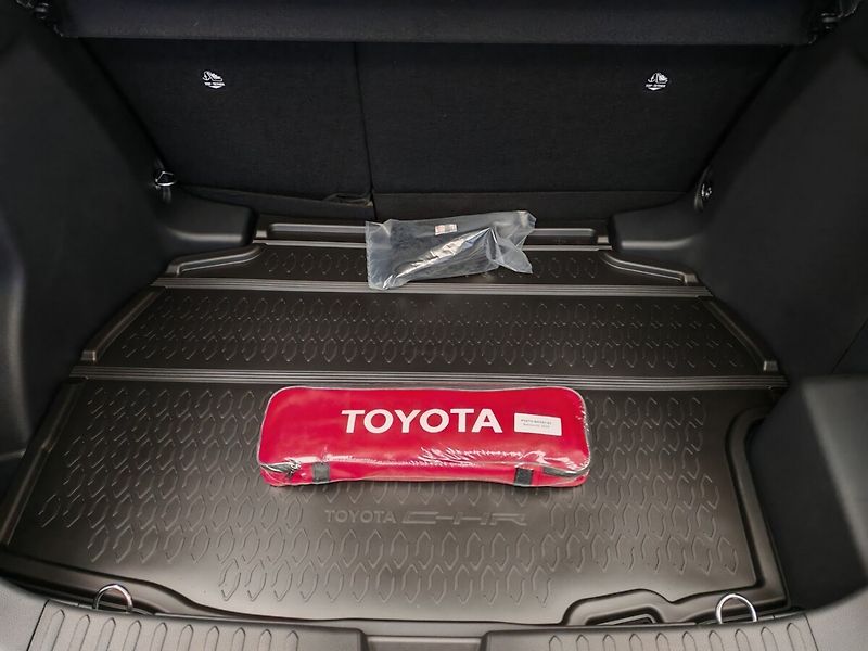 Toyota C-HR 2.0 Hybrid E-CVT Style - fotka 13 z 39