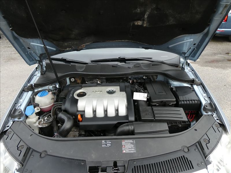 Volkswagen Passat 2,0 TDi 103kW Comfort,NAVI,TZ - fotka 29 z 38